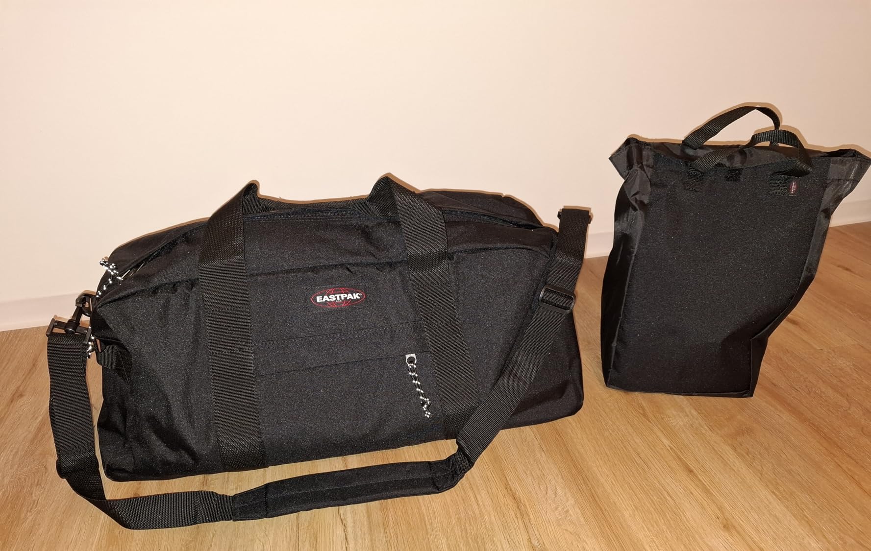 Solid duffel
