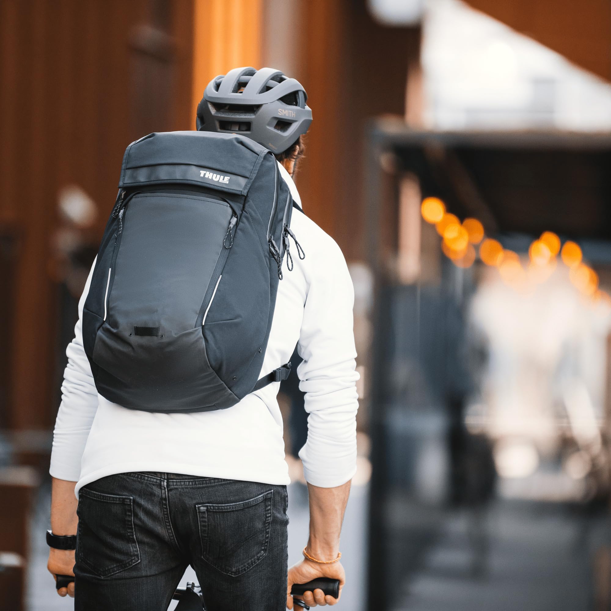 thule-paramount-commuter-backpack-27l-olivine-fits-16-laptop-rain-cover-included image 6