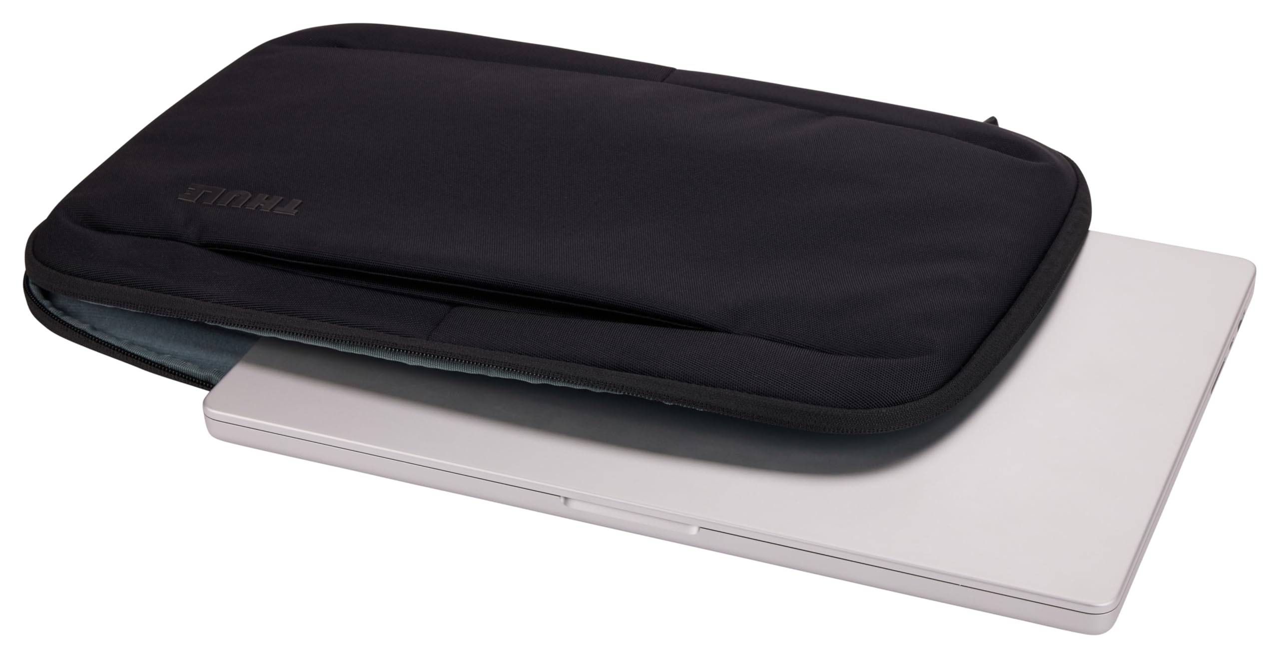 thule-subterra-macbook-sleeve-16-black image 3