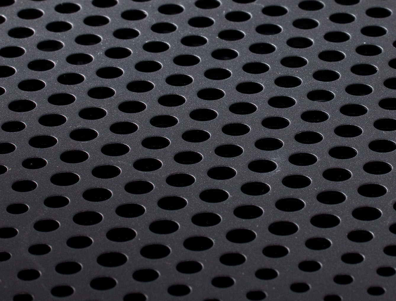 targus-chill-mat-hd3-gaming-laptop-cooler-for-up-to-18-laptops-3-fans-adjustable image 4