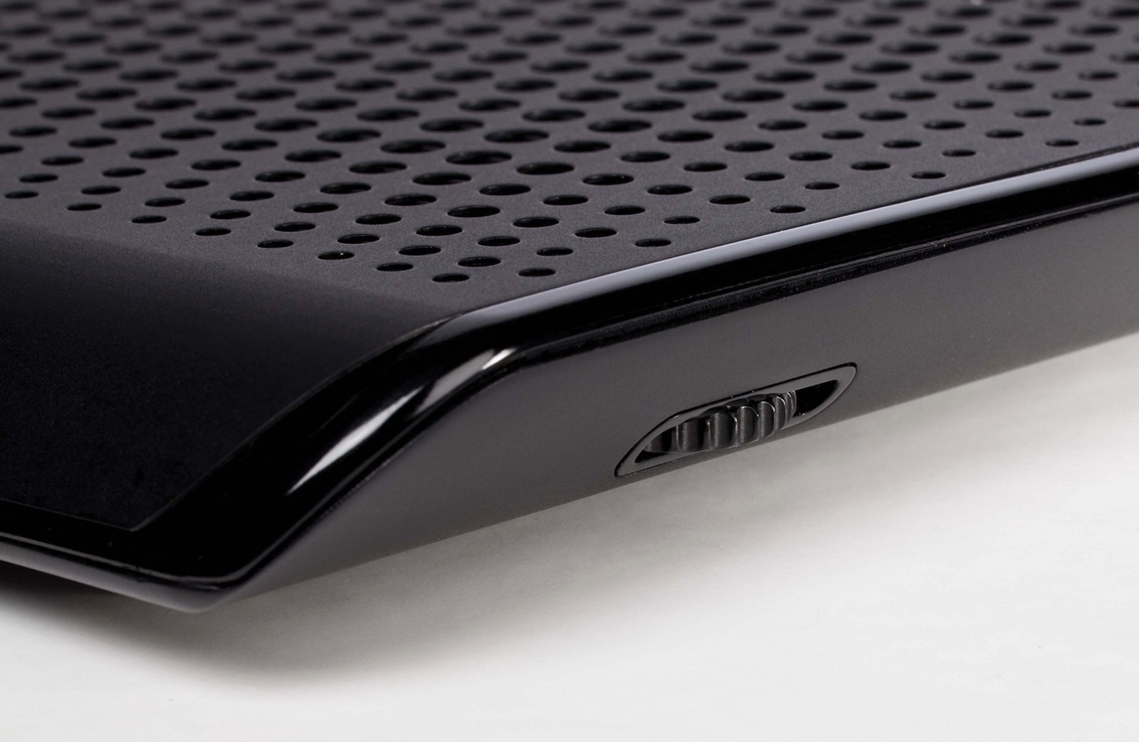 targus-chill-mat-hd3-gaming-laptop-cooler-for-up-to-18-laptops-3-fans-adjustable image 5