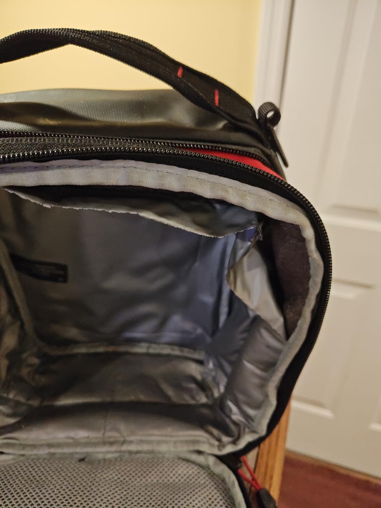 Keeps food cold