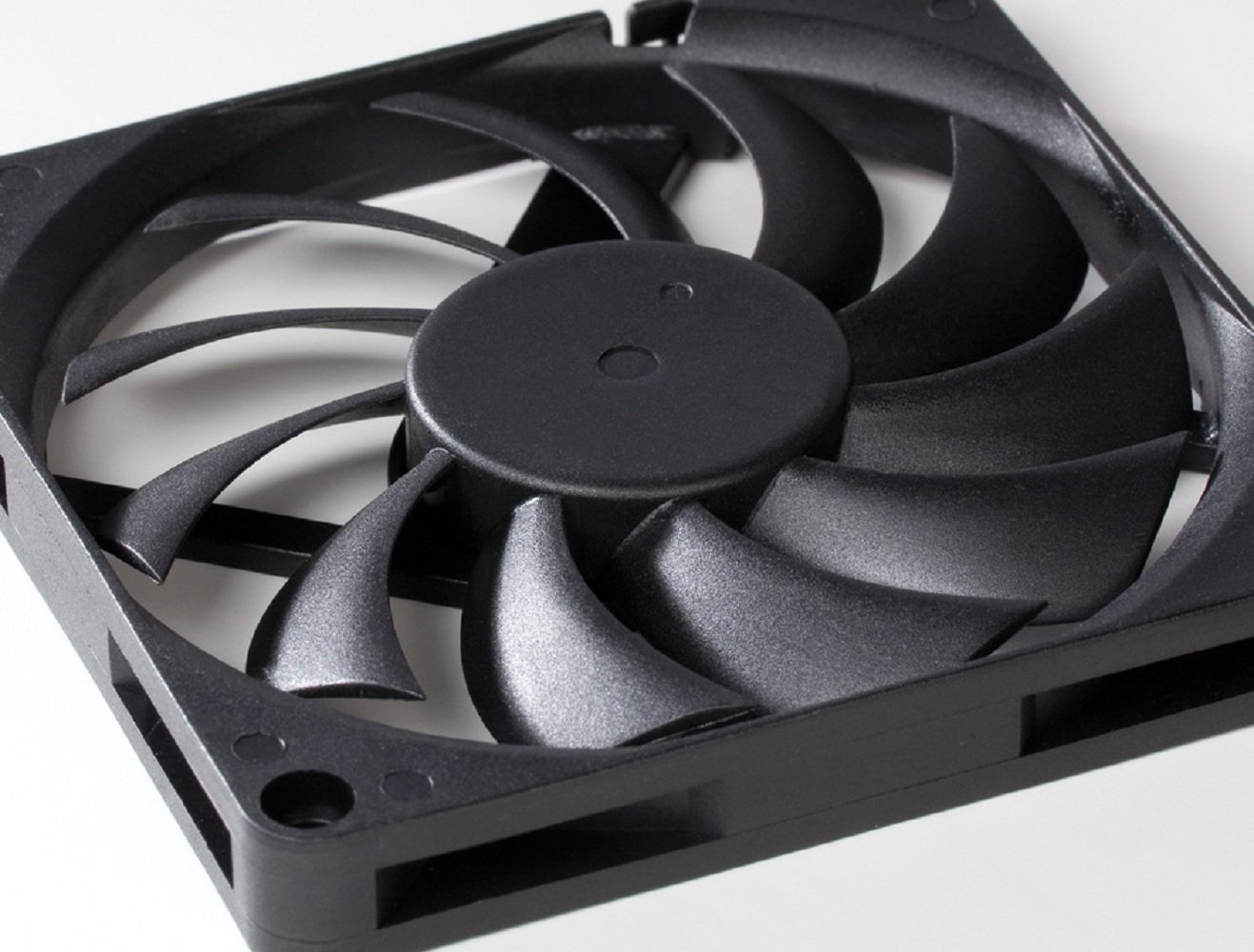 targus-chill-mat-hd3-gaming-laptop-cooler-for-up-to-18-laptops-3-fans-adjustable image 6