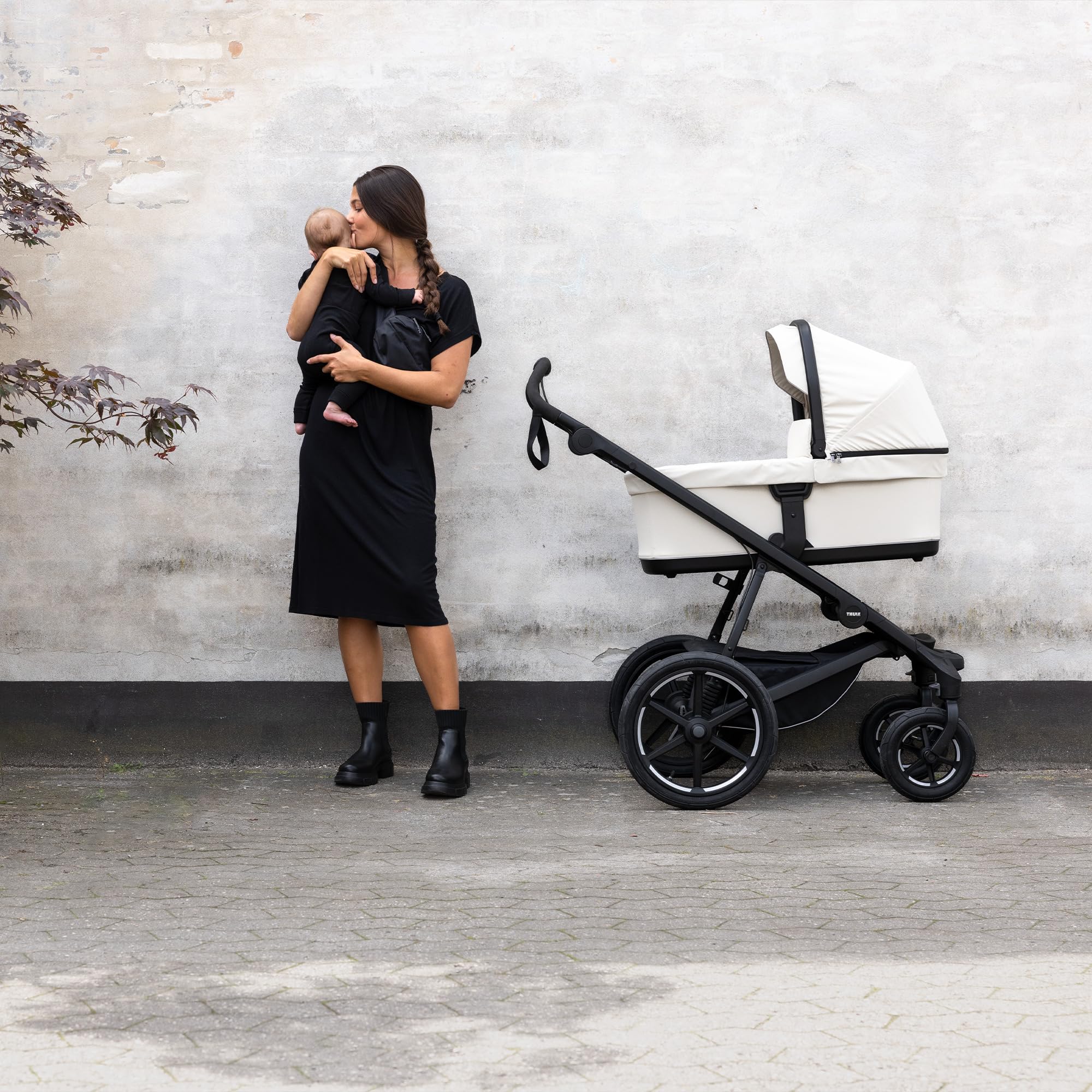thule-bassinet-with-extendable-canopy-for-glide-3-urban-glide-3-sleek-2-spring-2 image 6