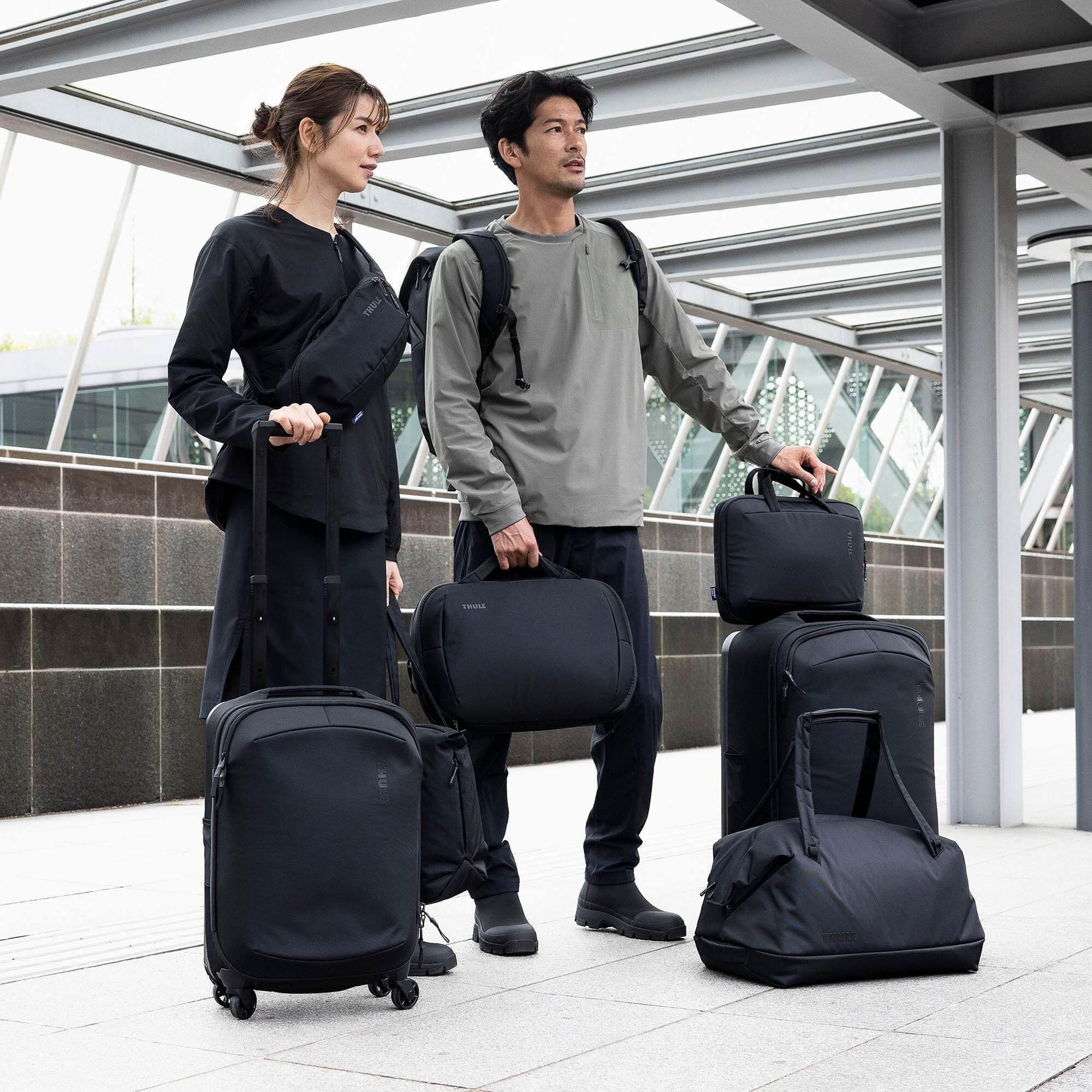 thule-subterra-carry-on-spinner-55cm-versatile-35l-suitcase-with-compression-pan image 5