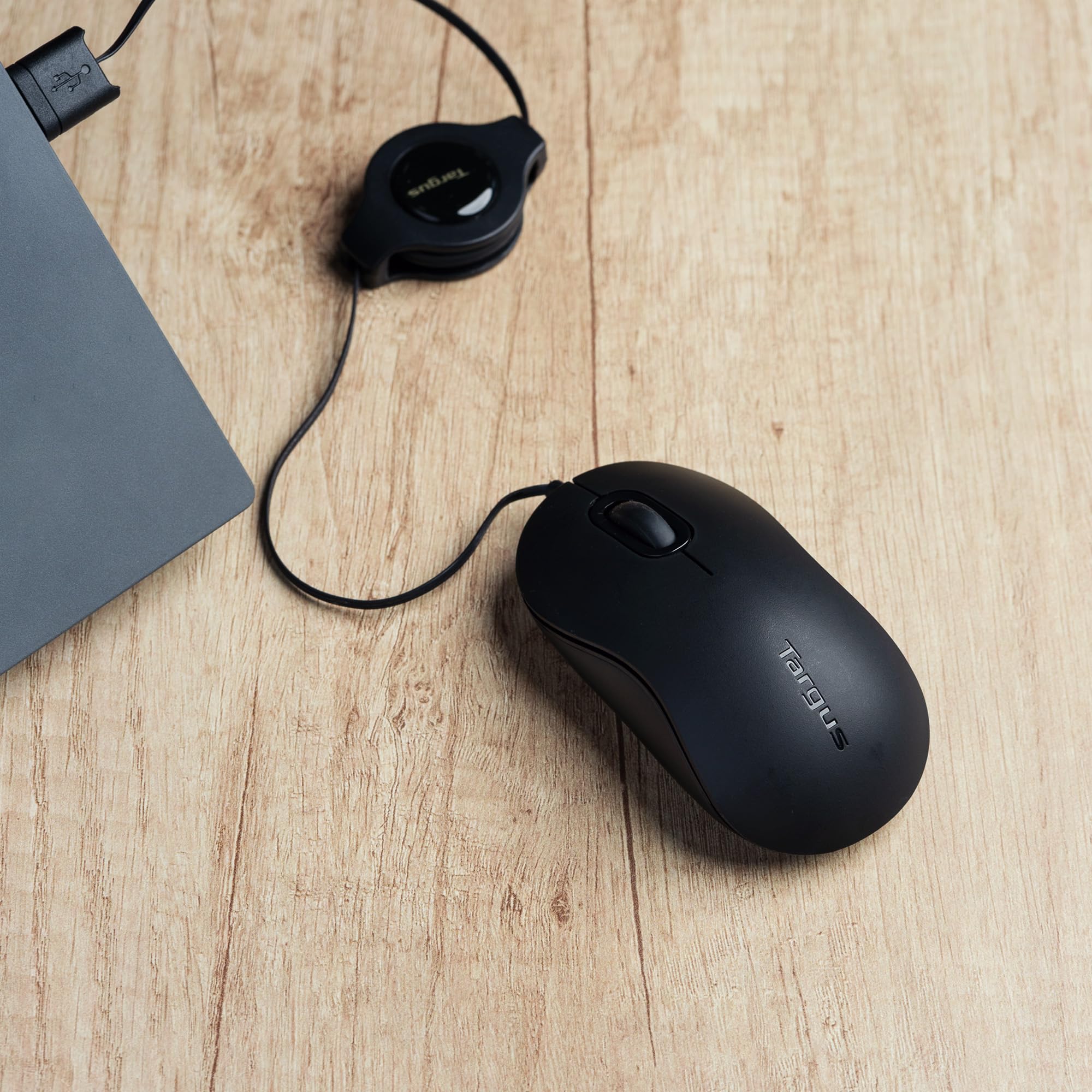 targus-compact-blue-trace-portable-mouse-retractable-cord-1000-dpi-amu75eu image 2