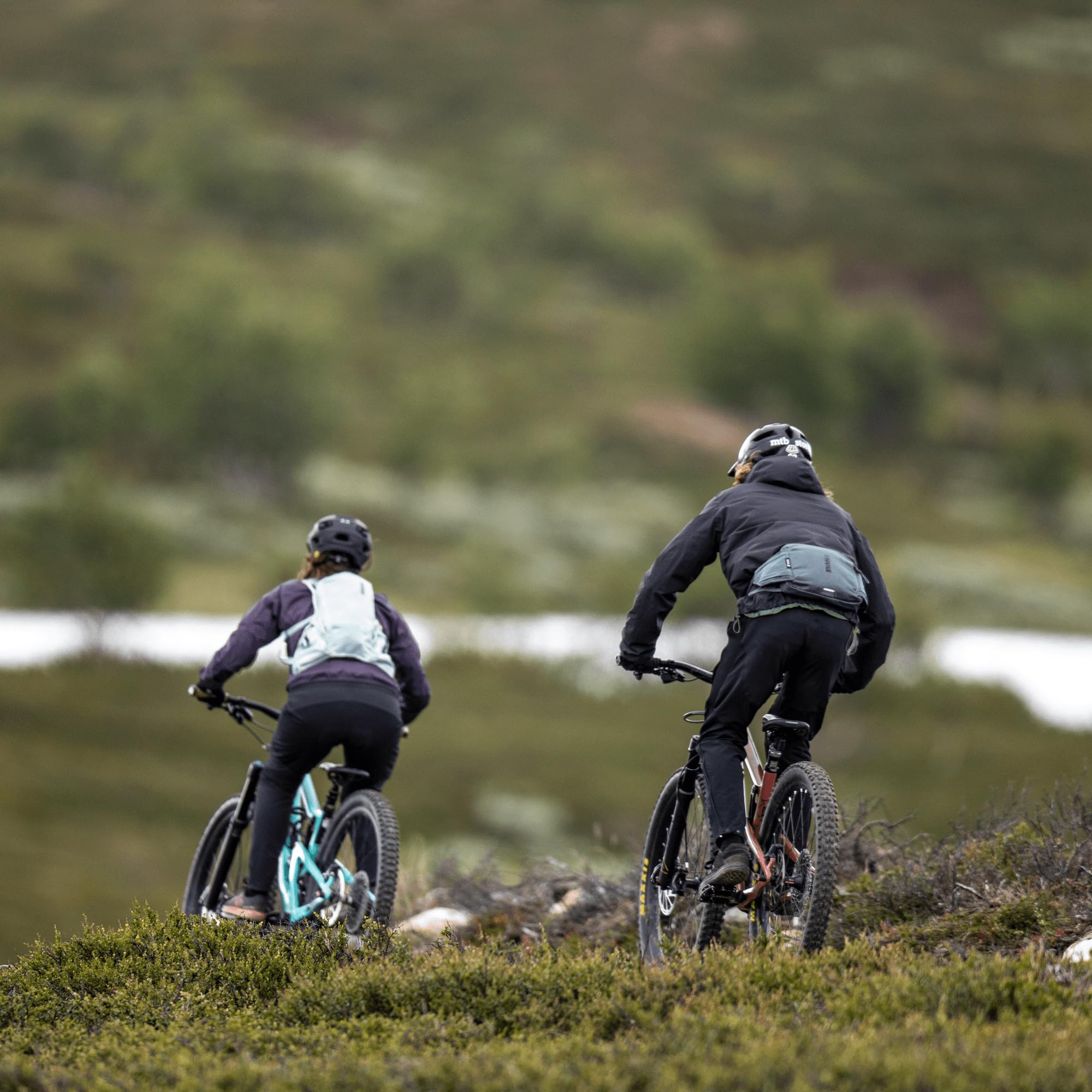 thule-hip-hydration-hip-pack-2l-with-phone-pocket-and-water-bottle-pockets image 6