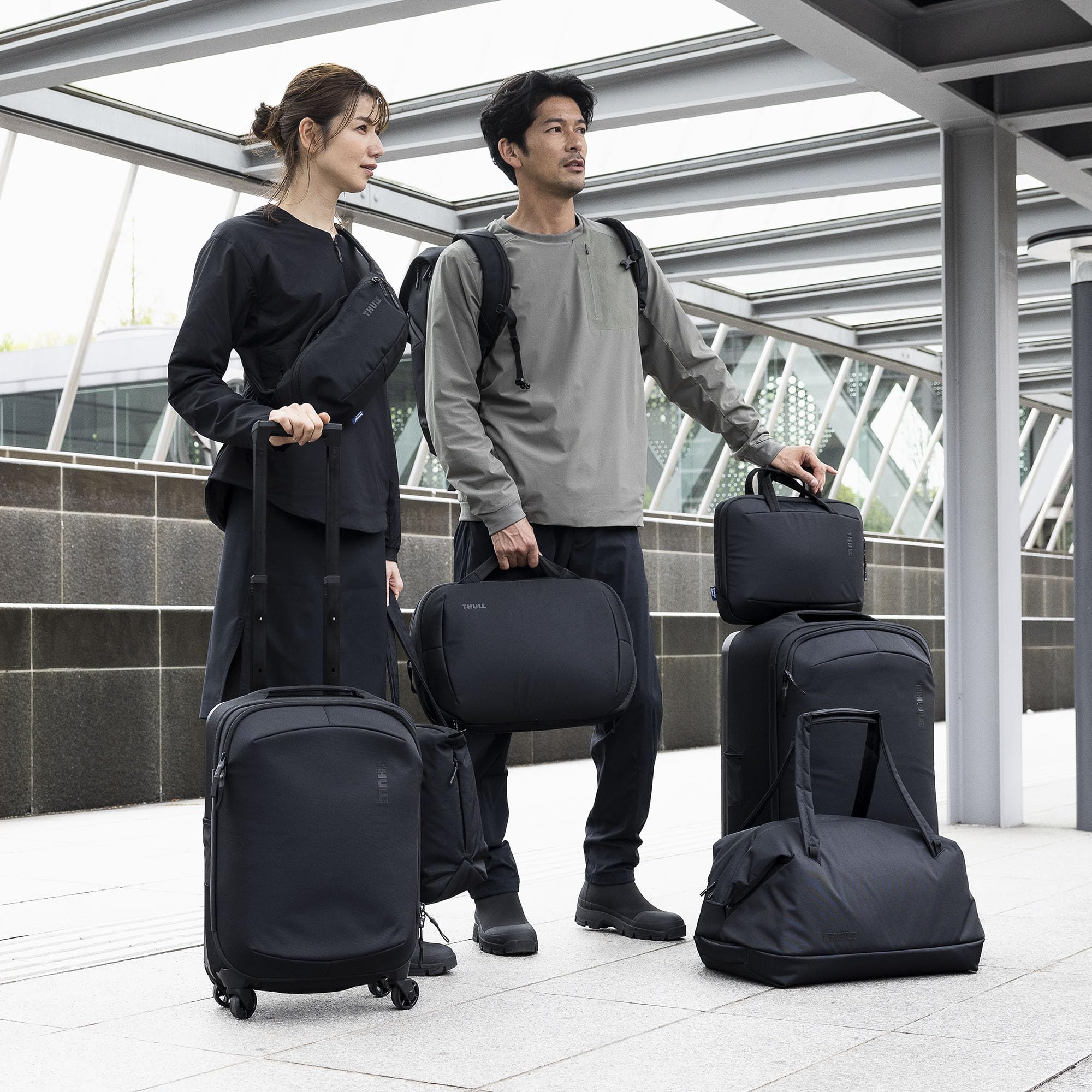 thule-subterra-2-hybrid-travel-bag-15l-23l-expandable-briefcase-backpack-black image 8