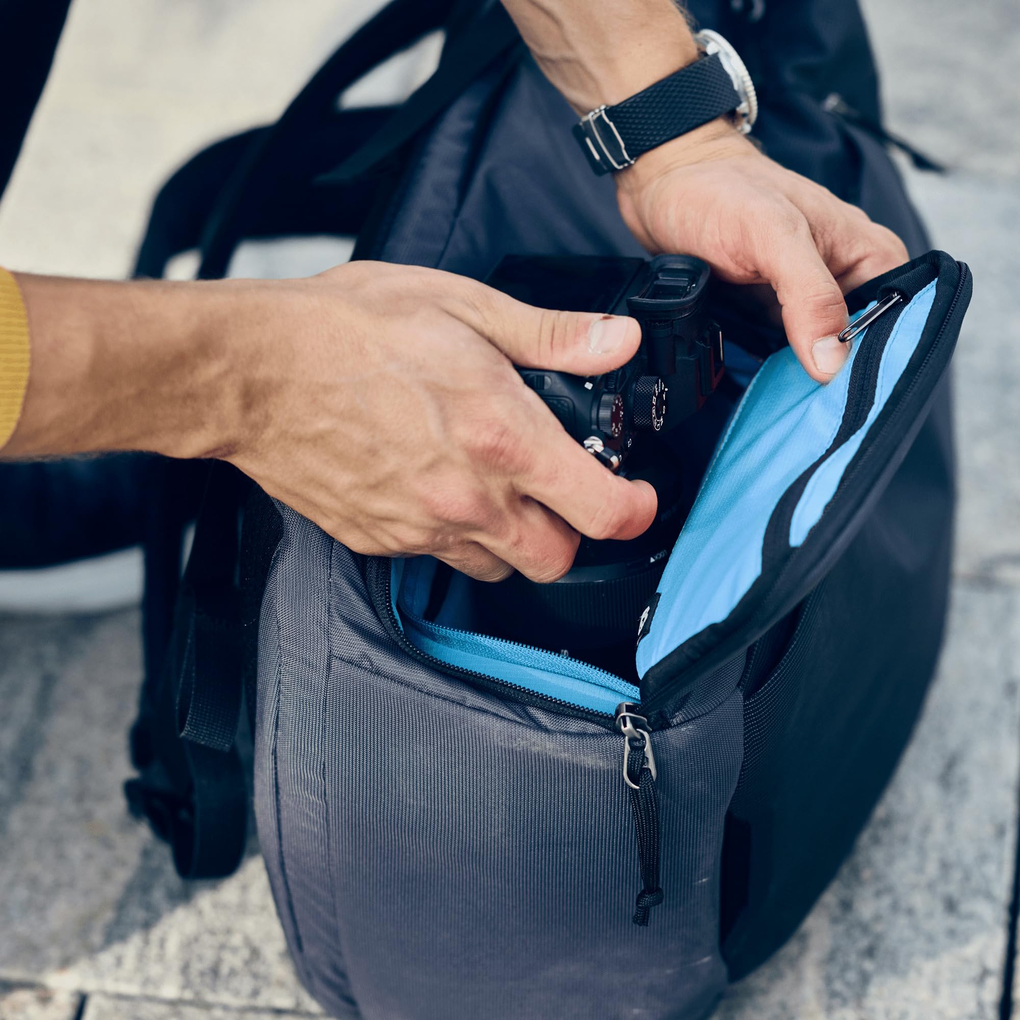 thule-enroute-camera-dslr-backpack-25l-with-removable-camera-pod-fits-15-6-lapto image 6