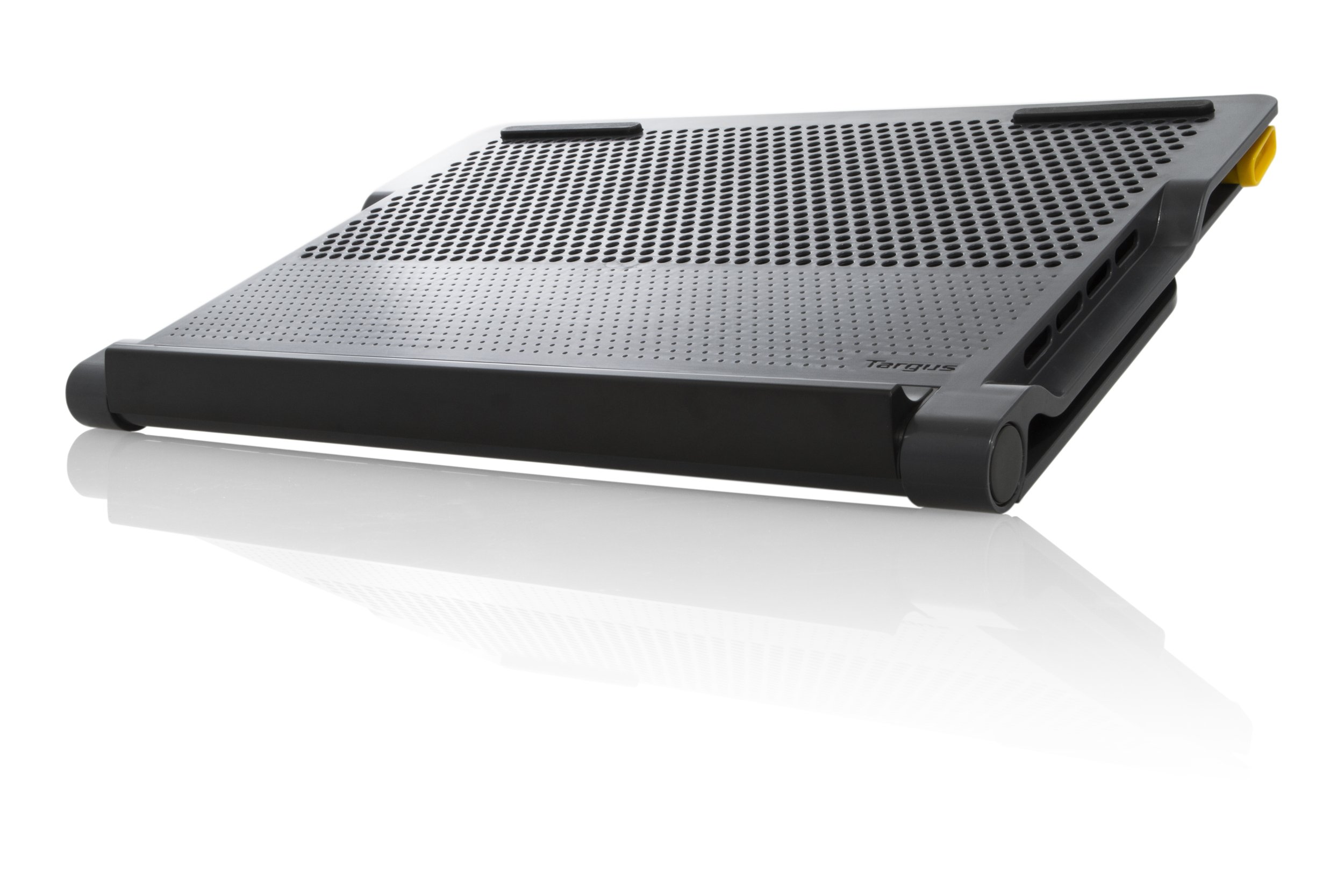 targus-awe81us-17-inch-dual-fan-laptop-cooling-pad-with-4-port-usb-hub image 4