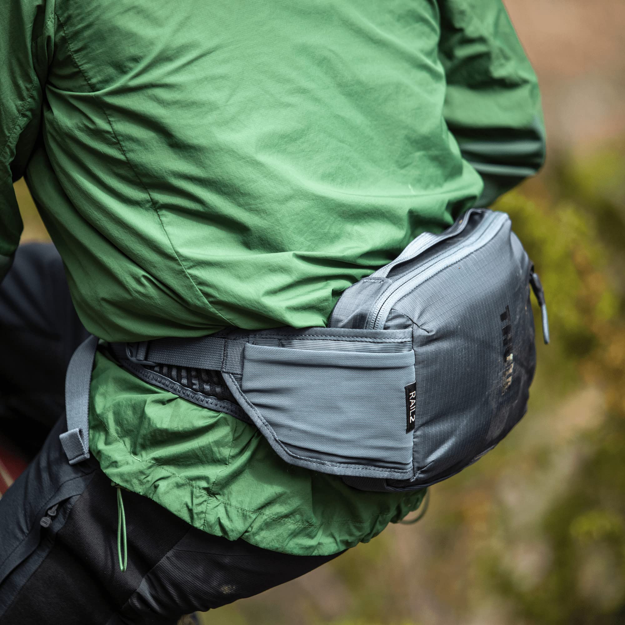 thule-hip-hydration-hip-pack-2l-with-phone-pocket-and-water-bottle-pockets image 5