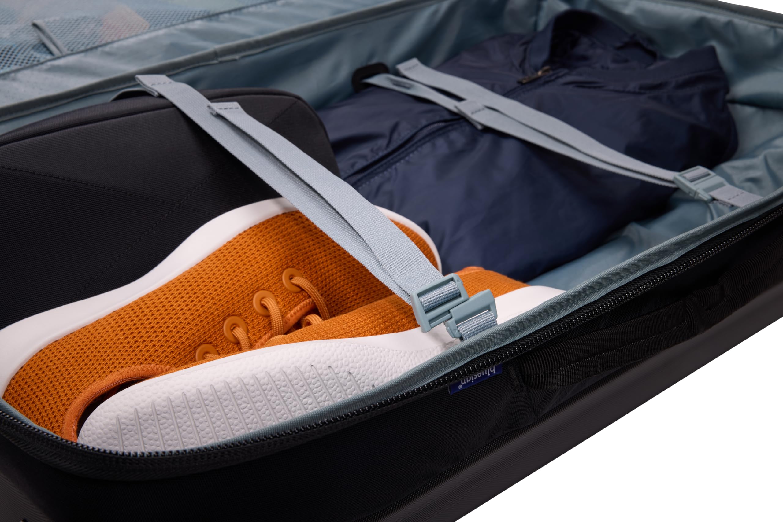 thule-subterra-70cm-rolling-duffel-black image 8