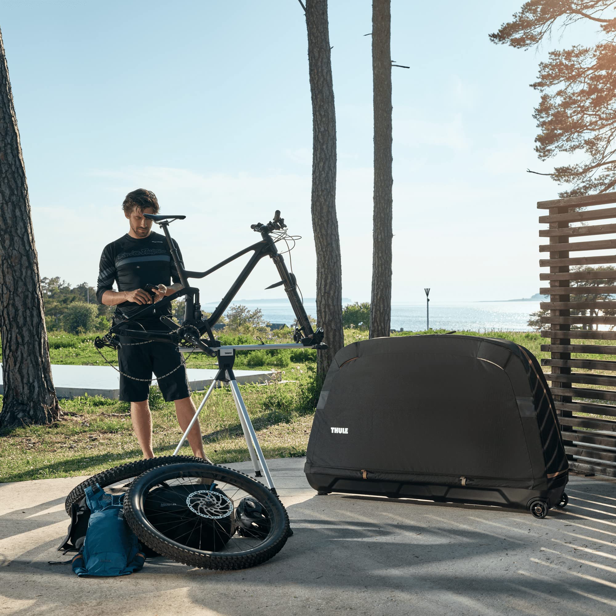 thule-roundtrip-mtb-bike-travel-case image 5