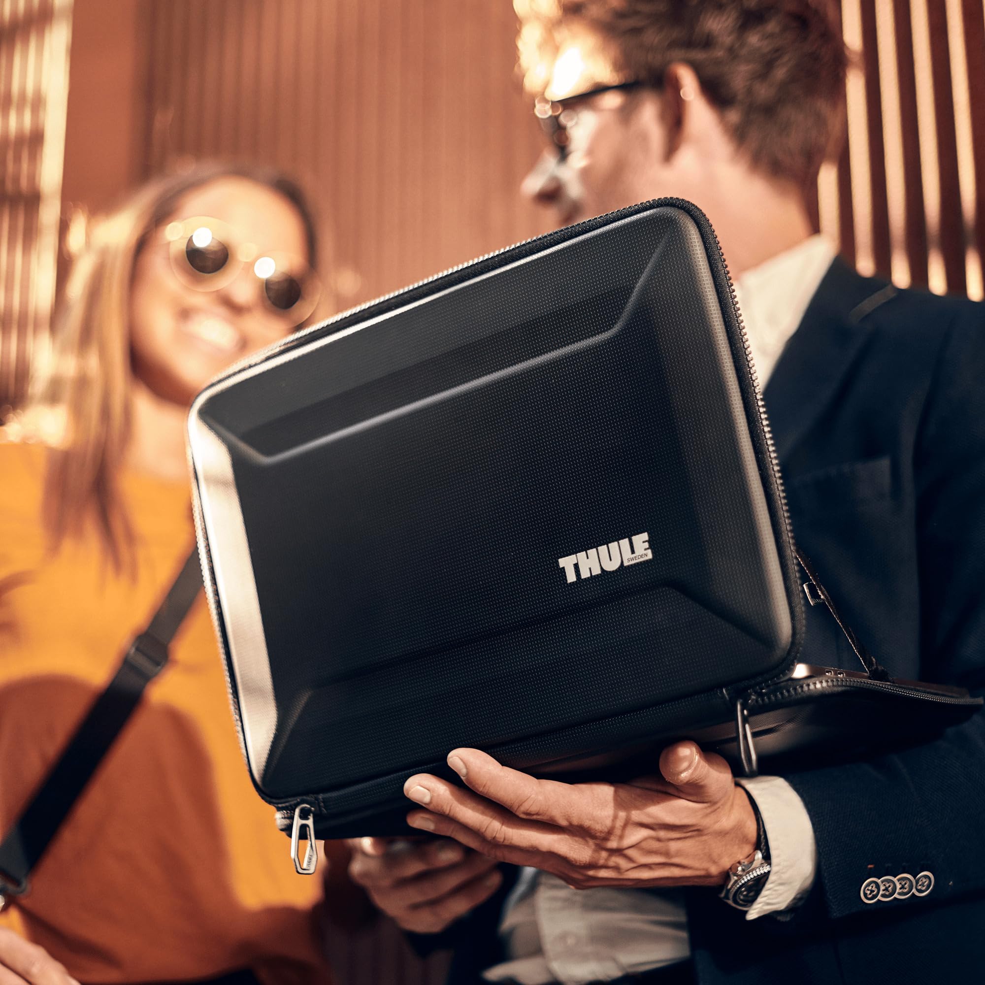 thule-gauntlet-macbook-sleeve-14-rigid-exterior-with-enhanced-corner-protection image 6