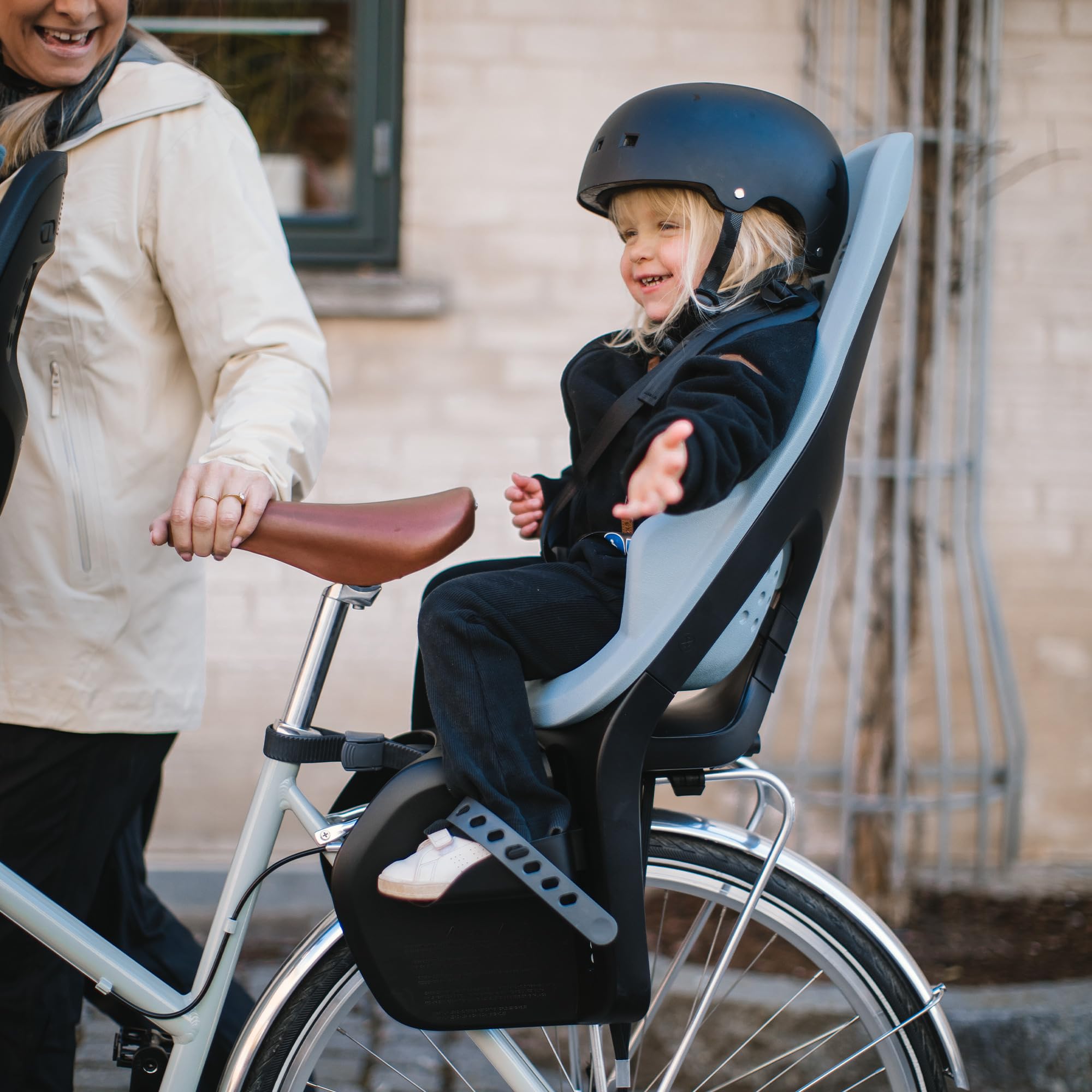 thule-yepp-2-rear-mounted-child-bike-seat-with-adjustable-footrests-5-point-harn image 6