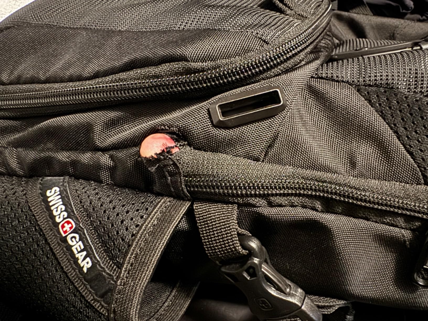 Great backpack, but zippers could be better