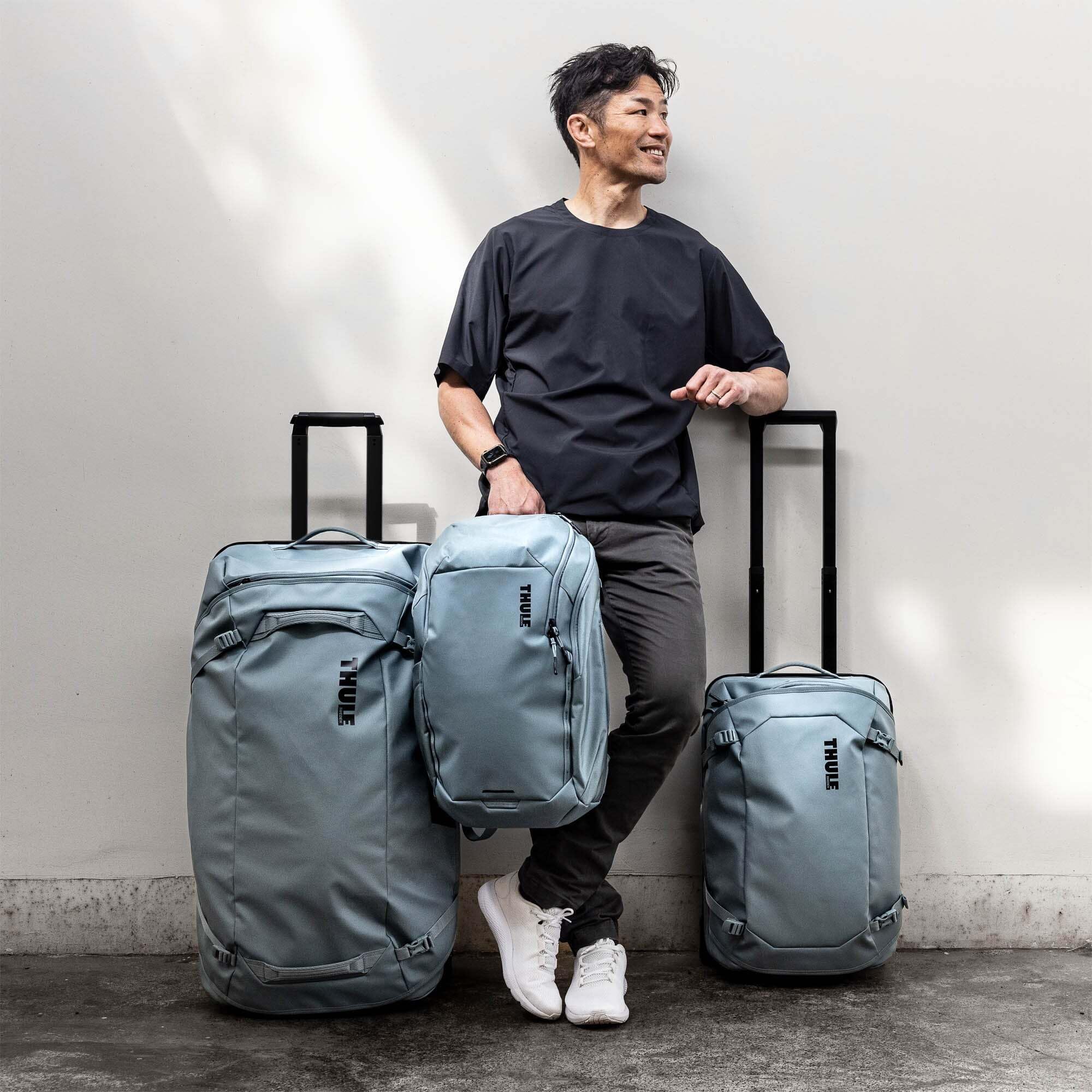 thule-chasm-wheeled-carry-on-duffel-40l-pond-gray image 3