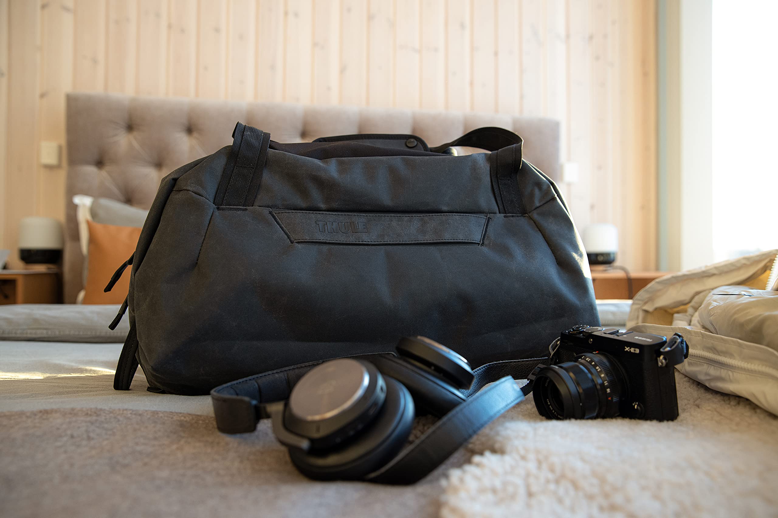 thule-aion-duffel-bag-35l-waxed-canvas-carry-on-with-split-packing-and-laptop-pr image 7
