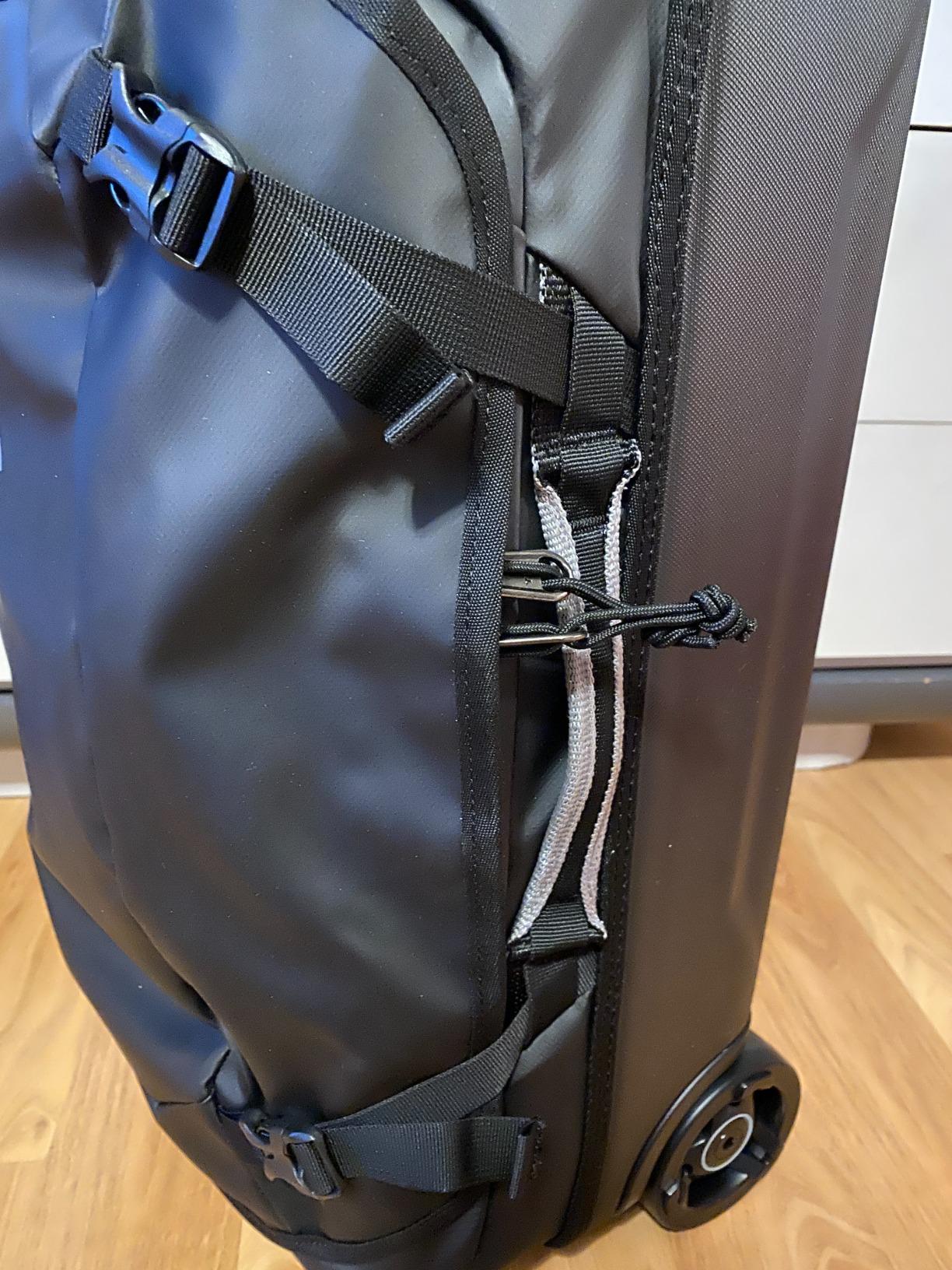 Good bag, but the zipper feels tight