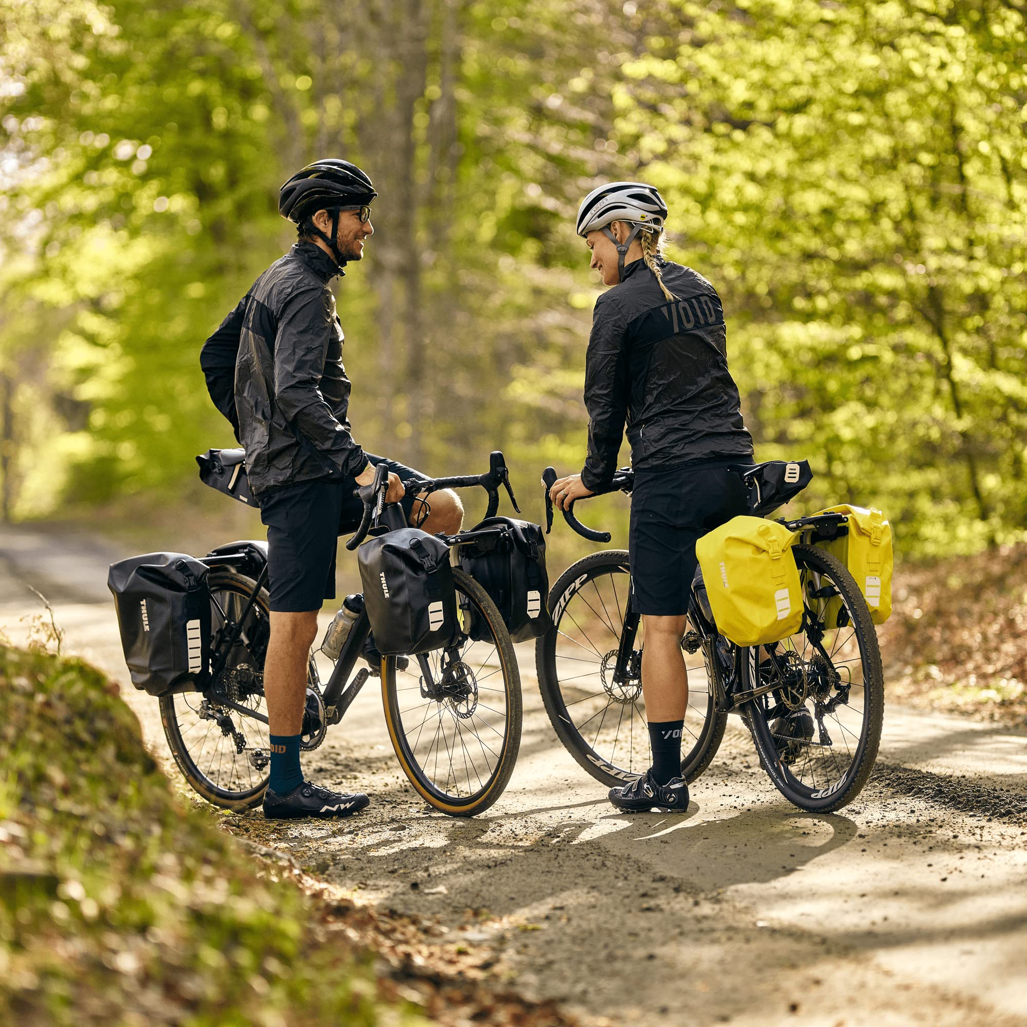 thule-shield-bike-pannier-bag-waterproof-17l-urban-pannier-with-laptop-compartme image 5