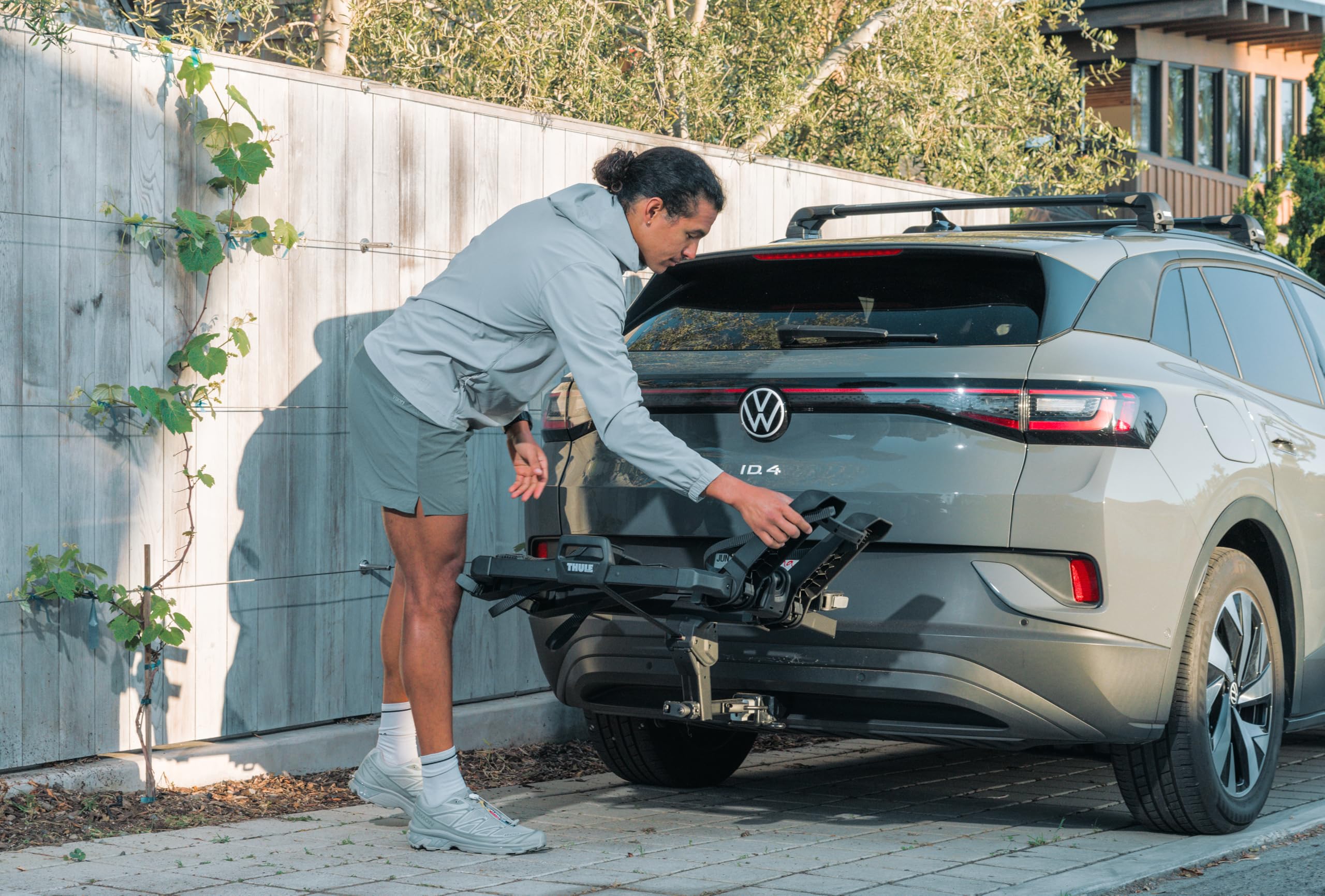 thule-outpace-3-bike-hitch-rack-folding-platform-fits-2-1-25-hitches-110lb-capac image 6