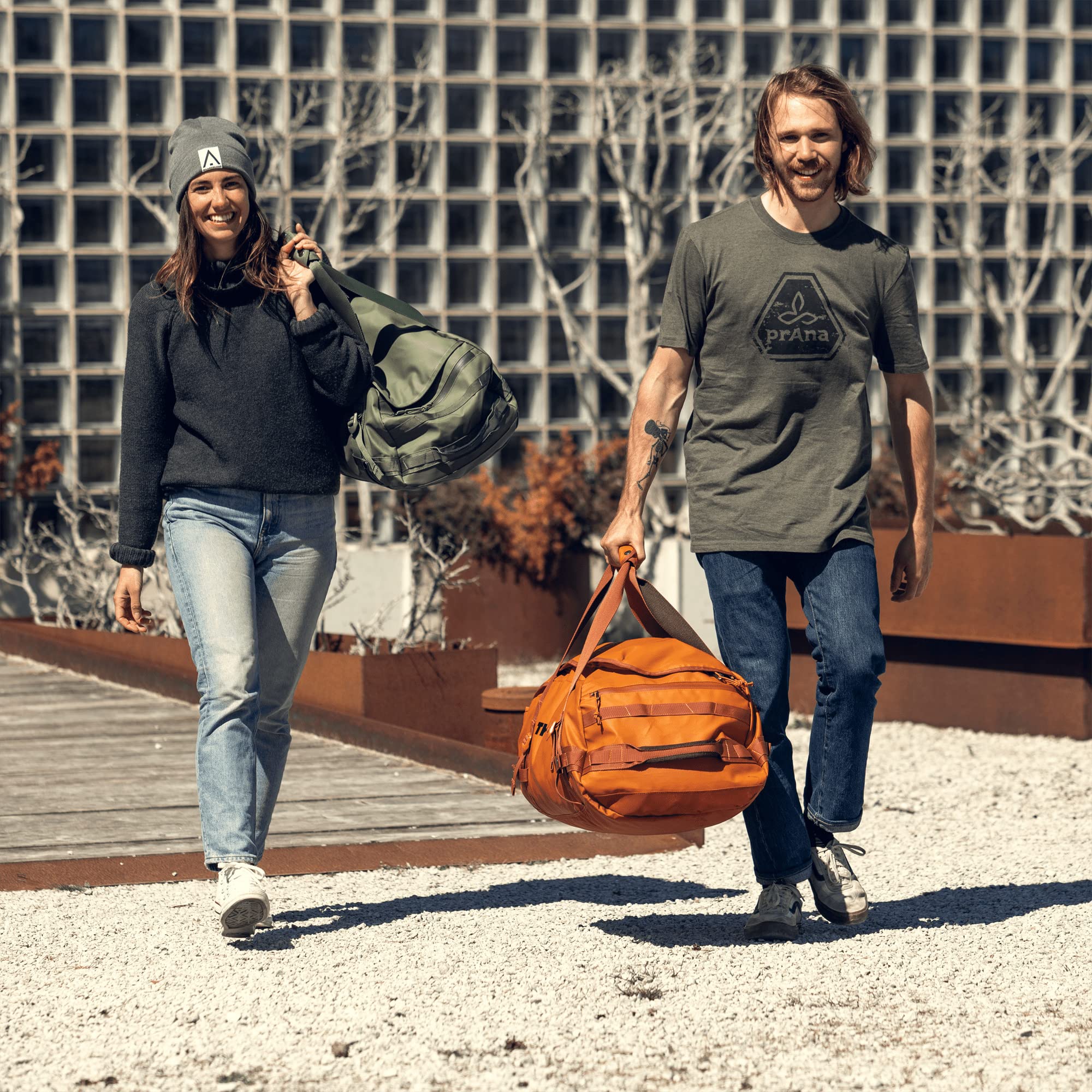 thule-chasm-sport-duffel-bag-convertible-backpack image 5
