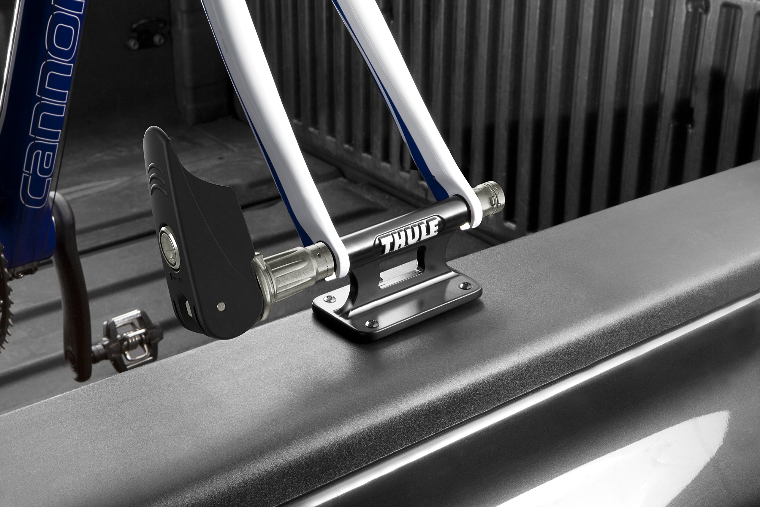 thule-locking-low-rider-bike-carrier-821xtr-fork-mount-truck-bed-rack image 2