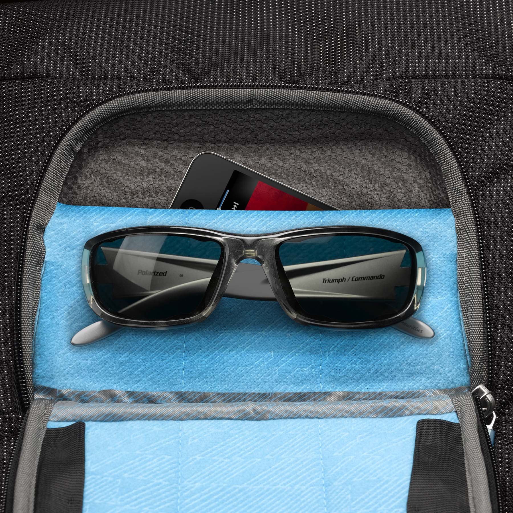 thule-crossover-32l-travel-backpack-for-15-laptop-crush-proof-sunglass-pocket image 6